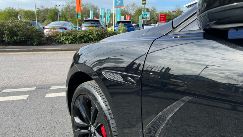 Jaguar F-Pace 2.0 D200 R-Dynamic HSE Black 5dr Auto AWD Diesel Estate